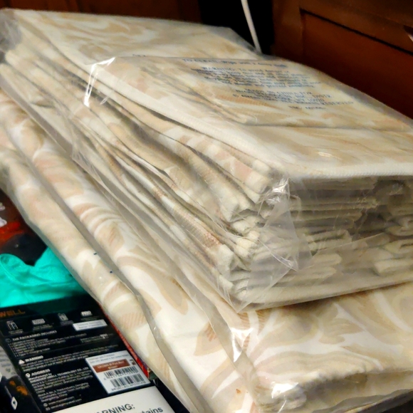 AVON Gift Collection Classic Storage Collection 4 Different Pieces, Brand NEW - Picture 11 of 12